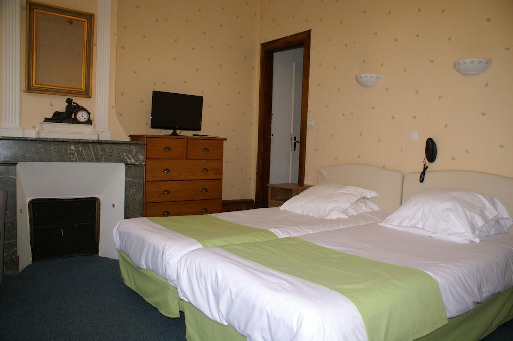 Hotel Celeste Bagnères-de-Luchon 객실 사진