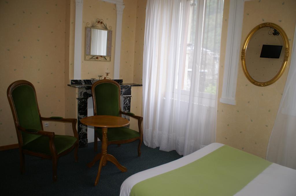 Hotel Celeste Bagnères-de-Luchon 객실 사진