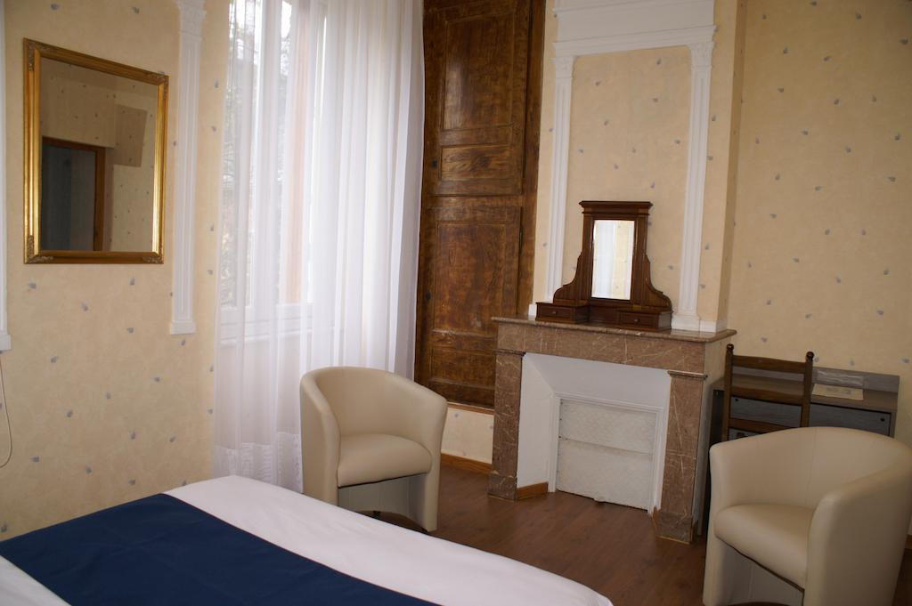 Hotel Celeste Bagnères-de-Luchon 객실 사진