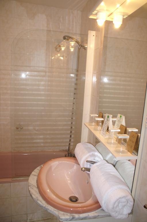 Hotel Celeste Bagnères-de-Luchon 객실 사진